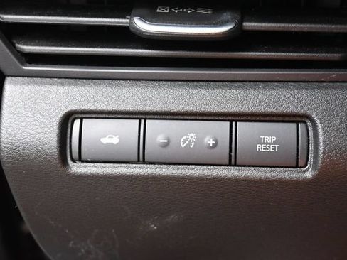 Used 2025 Nissan Altima 2.5 SV FWD image 24