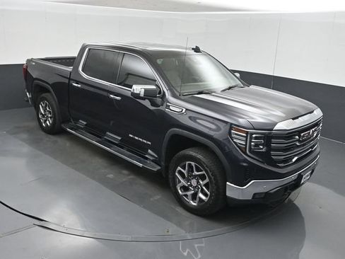 Used 2022 GMC Sierra 1500 SLT AWD/4WD image 35