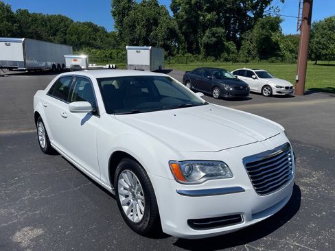 Used 2013 Chrysler 300 RWD image 8