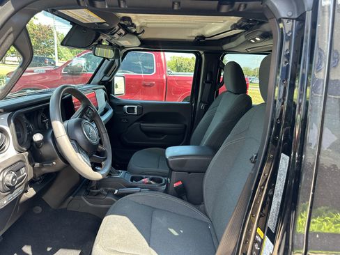 Used 2024 Jeep Wrangler Unlimited w/ Convenience Group AWD/4WD image 16