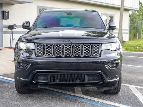 Used 2018 Jeep Grand Cherokee Altitude AWD/4WD image 2