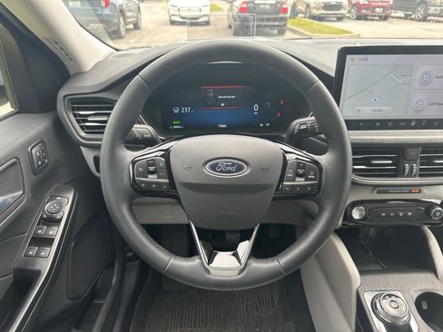 Used 2024 Ford Escape Platinum w/ Premium Technology Package AWD/4WD image 18