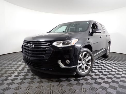 Used 2019 Chevrolet Traverse Premier w/ LPO, Blackout Package AWD/4WD image 2