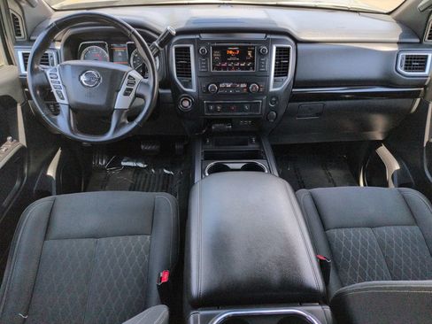 Used 2019 Nissan Titan SV w/ SV Convenience Package RWD image 14