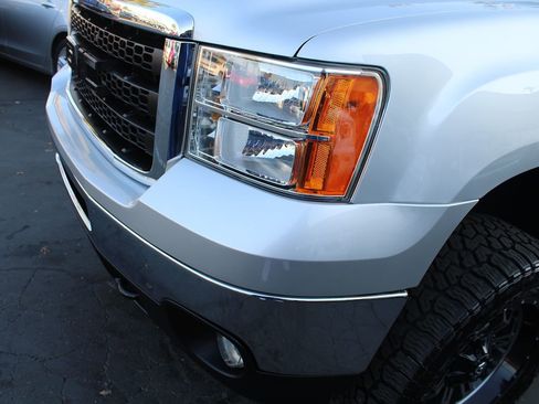 Used 2011 GMC Sierra 2500 SLT w/ SLT Convenience Package image 10