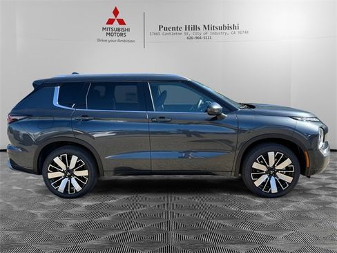 New 2025 Mitsubishi Outlander SEL image 4
