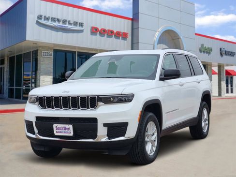 New 2025 Jeep Grand Cherokee L Laredo image 2