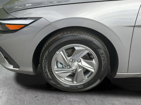 Used 2024 Hyundai Elantra SE FWD image 24
