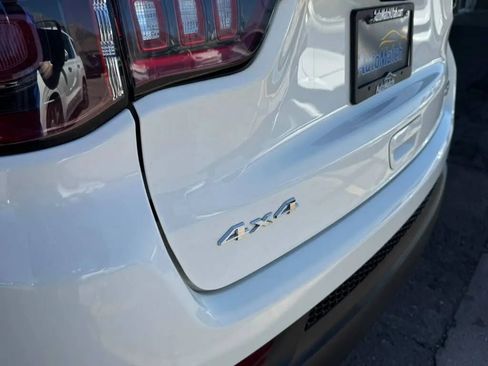 Used 2019 Jeep Compass Latitude w/ Popular Equipment Group AWD/4WD image 33