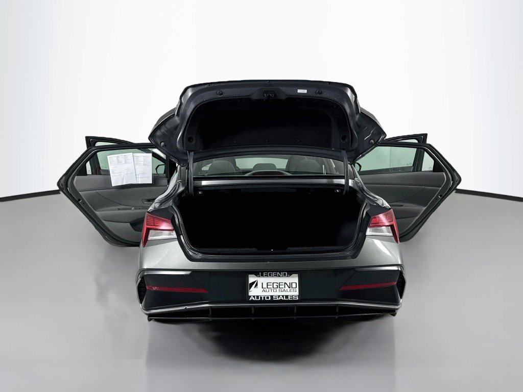 Used 2025 Hyundai Elantra SEL FWD image 23