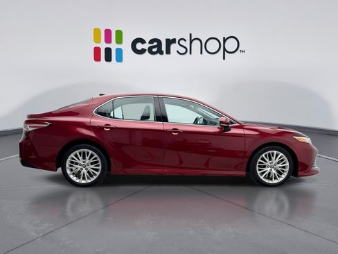 Used 2019 Toyota Camry XLE FWD image 6