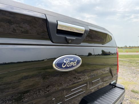 Used 2019 Ford F150 XLT w/ Equipment Group 302A Luxury AWD/4WD image 5