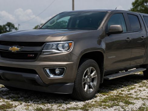 Used 2017 Chevrolet Colorado Z71 AWD/4WD image 1