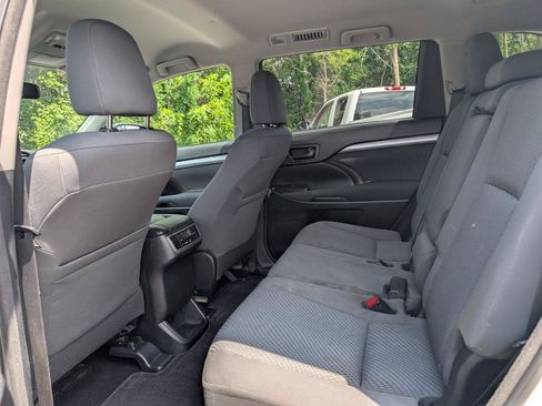 Used 2014 Toyota Highlander LE FWD image 20