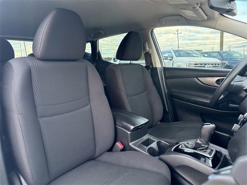 Used 2018 Nissan Rogue Sport S image 30