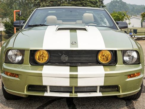 Used 2005 Ford Mustang Convertible RWD image 13