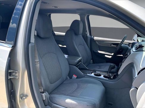 Used 2016 Chevrolet Traverse LT w/ Style and Technology Package FWD image 33