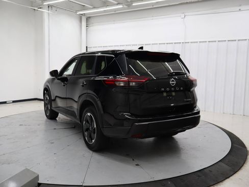 Used 2024 Nissan Rogue SV image 8