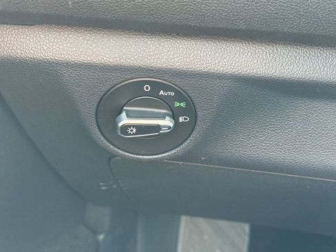 Used 2023 Volkswagen Jetta SE image 31