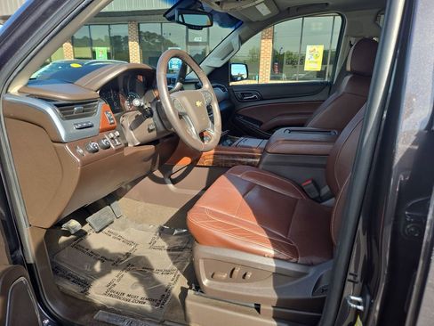 Used 2018 Chevrolet Tahoe Premier w/ RST 6.2L Performance Edition AWD/4WD image 10