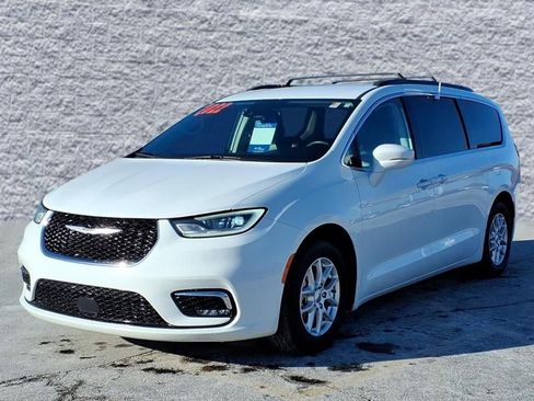 Used 2022 Chrysler Pacifica Touring-L image 3