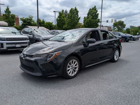 Used 2020 Toyota Corolla LE w/ LE Convenience Package FWD image 6