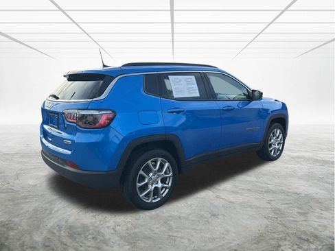Used 2022 Jeep Compass Latitude AWD/4WD image 4