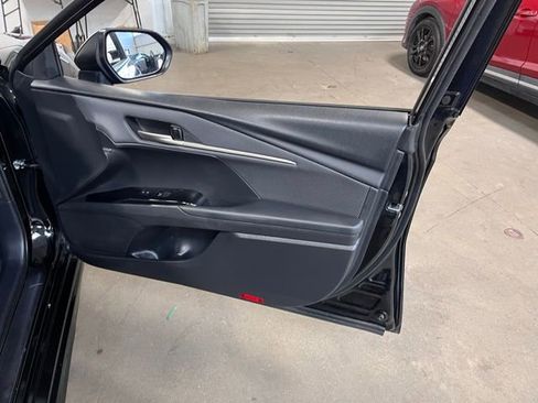 Used 2025 Toyota Camry SE image 12