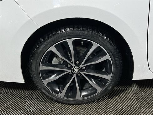 Certified 2017 Toyota Corolla XSE image 28