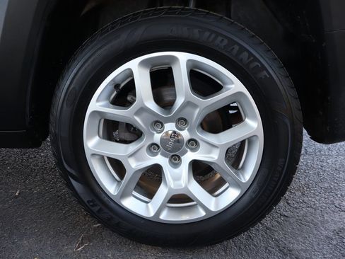 Used 2015 Jeep Renegade Latitude w/ Popular Equipment Group AWD/4WD image 42