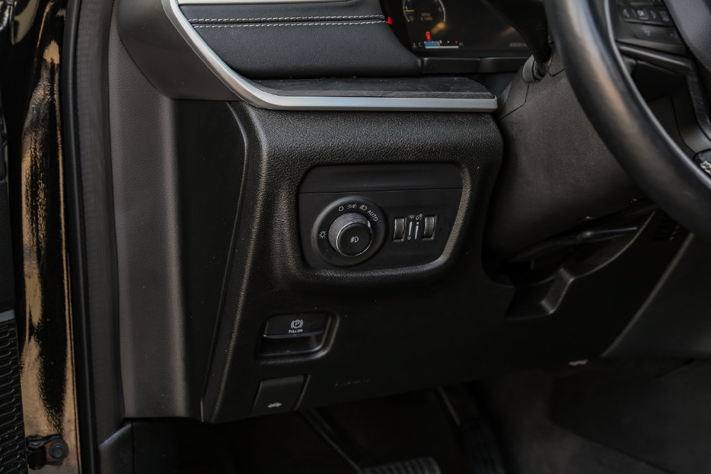Used 2022 Jeep Grand Cherokee Limited AWD/4WD image 39
