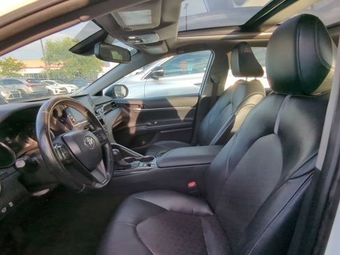 Used 2021 Toyota Camry XSE FWD image 6
