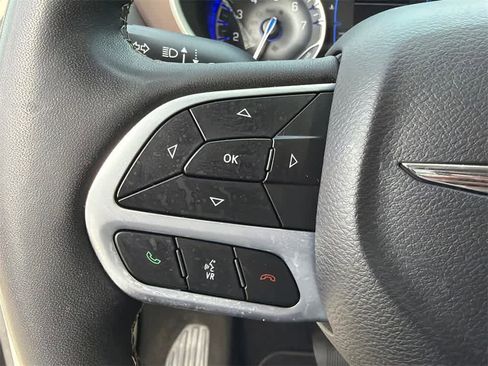 Used 2023 Chrysler Voyager LX image 25