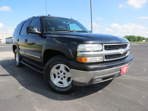 Used 2004 Chevrolet Tahoe LT w/ LT Preferred Equipment Group RWD image 2