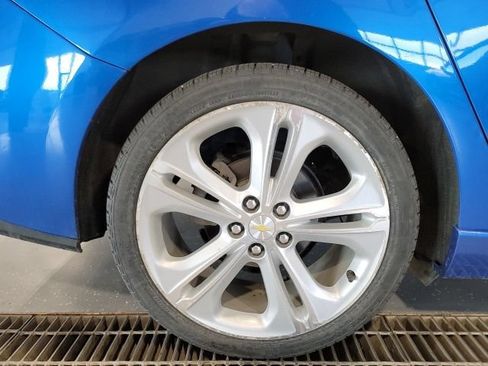Used 2017 Chevrolet Cruze Premier FWD image 15