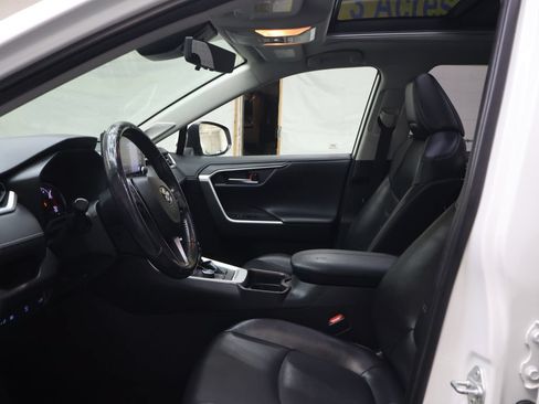 Used 2020 Toyota RAV4 Limited AWD/4WD image 17