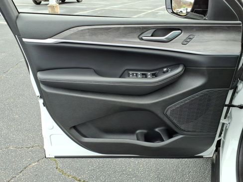 Used 2024 Jeep Grand Cherokee Limited w/ Trailer Tow Package image 18