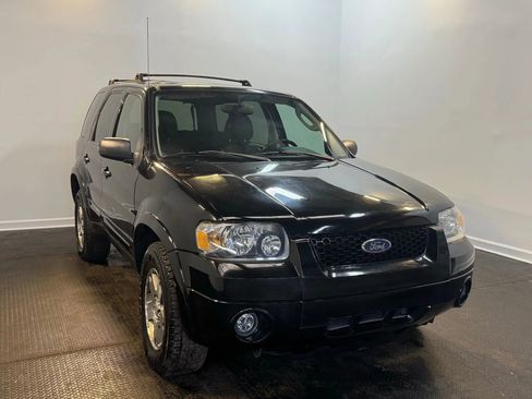 Used 2005 Ford Escape Limited image 3