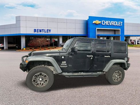 Used 2017 Jeep Wrangler Unlimited Sport image 3