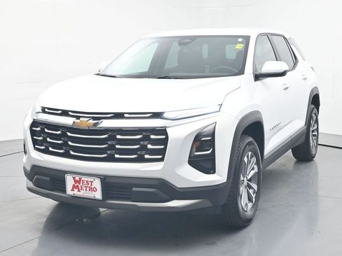 Used 2025 Chevrolet Equinox LT image 2