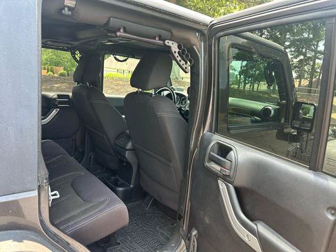 Used 2014 Jeep Wrangler Unlimited Rubicon AWD/4WD image 22