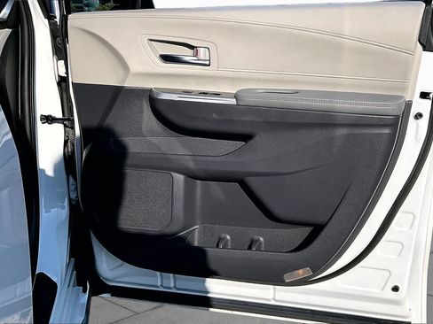 Certified 2022 Toyota Sienna Limited FWD image 22