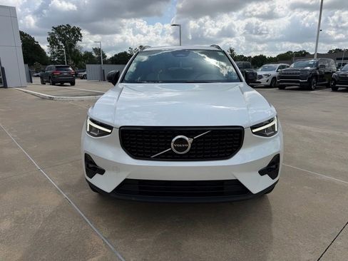 Used 2023 Volvo XC40 B5 Plus AWD/4WD image 8