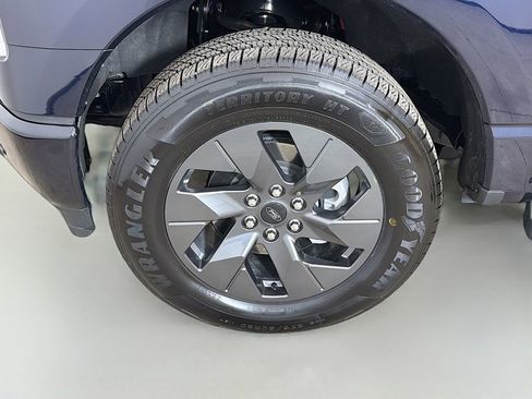 Used 2025 Ford F150 Lightning Flash image 17