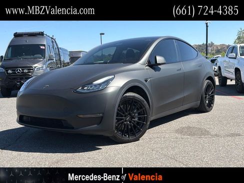 Used 2022 Tesla Model Y Long Range AWD/4WD image 1