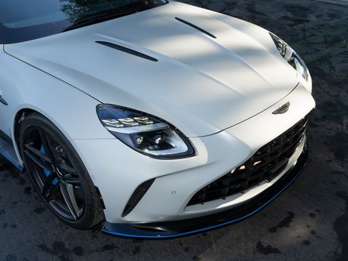 Used 2025 Aston Martin V8 Vantage Coupe image 9