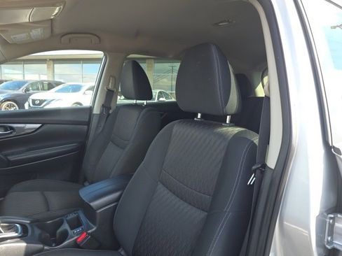 Used 2019 Nissan Rogue SV image 14