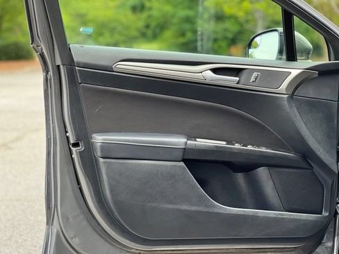 Used 2018 Ford Fusion SE FWD image 10