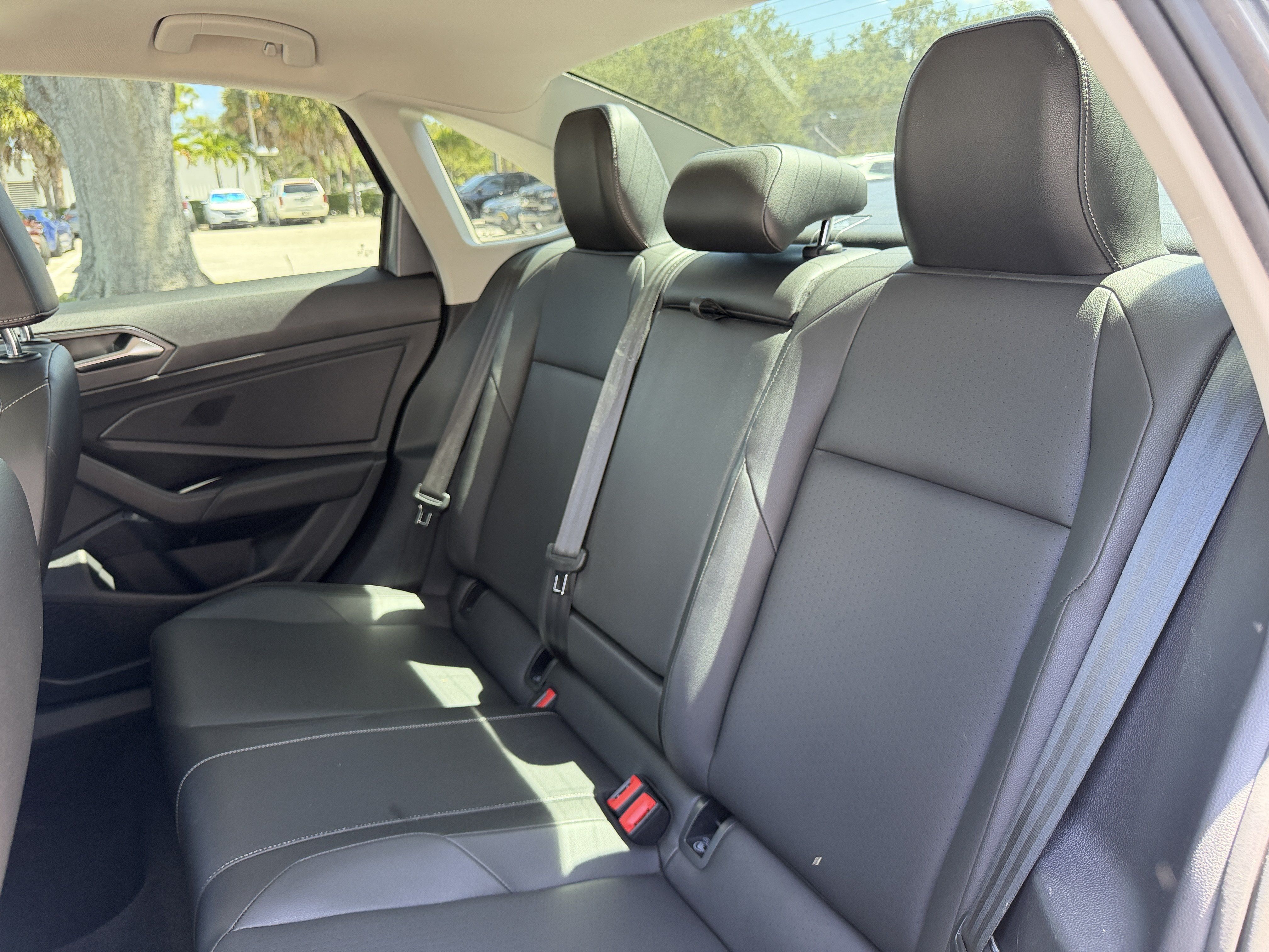 Used 2019 Volkswagen Jetta SE w/ Cold Weather Package FWD image 18