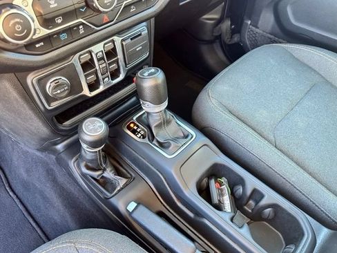 Used 2024 Jeep Wrangler Unlimited AWD/4WD image 19